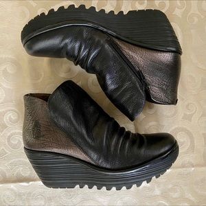 Fly London Yip Ankle Boot Black and Silver 39 Wedge